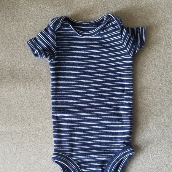 Read With Me Bundle (Includes Usborne Board Book and 3 Carter's NB Onesies) - Picture 8 of 11